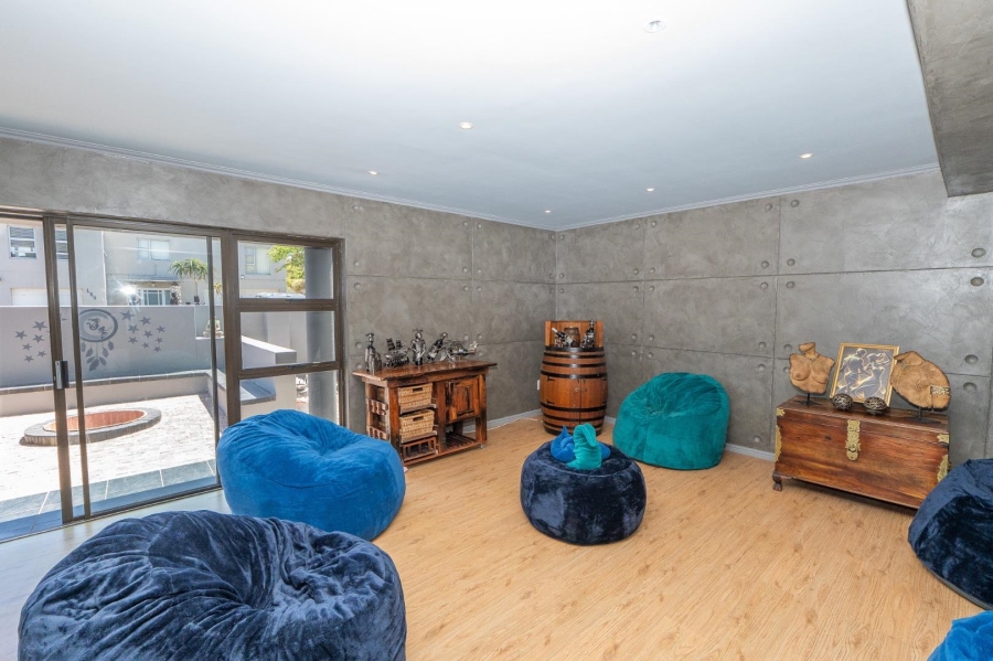 7 Bedroom Property for Sale in Myburgh Park Western Cape